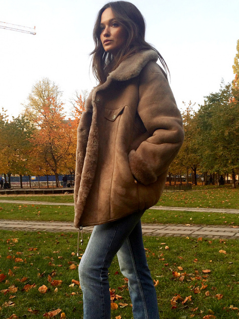 Entre volume oversize et teinte caramel, ce blouson Acne a tout bon !