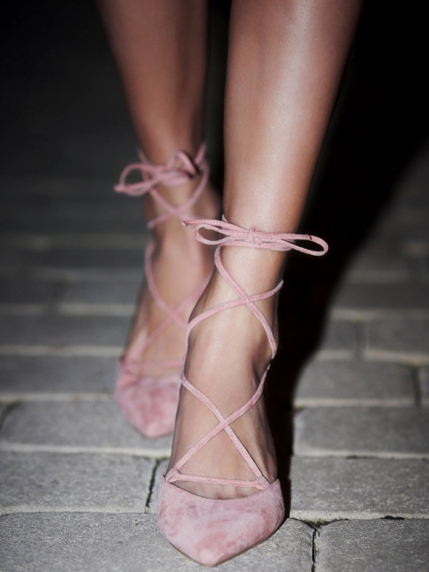 Entre teinte douce et lacets chics, ces escarpins Free People ont tout bon !