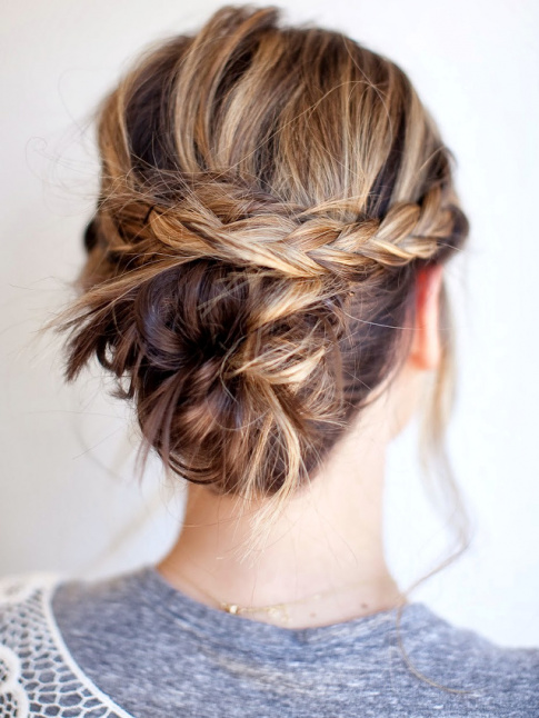 Tresses + chignon = le bon mix