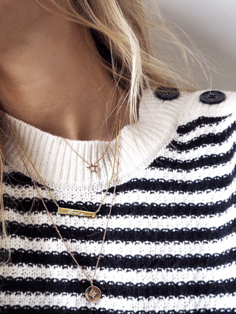 Pull marin ray + fins colliers dors = le bon mix