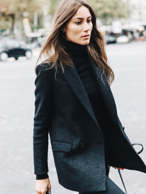 Cette saison, le blazer se porte accompagn d'un col roul
