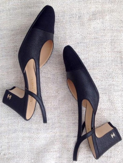 Pour ou contre les slingback Chanel version noir monochrome ?