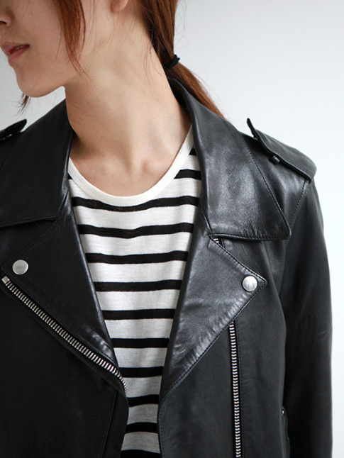 Tee-shirt ray + perfecto + queue de cheval basse = le bon mix