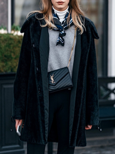 Pull fin + sous pull + foulard nou sur le devant = le bon mix