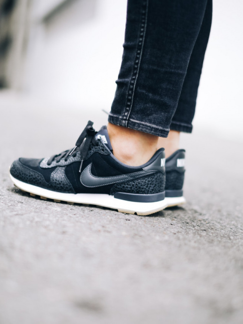 Dclines en mode bi-matire carbone, les Nike Internationalist ne manquent pas d'allure !