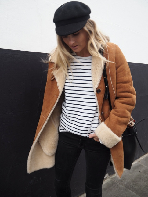 La veste en shearling sied particulirement bien  la marinire !