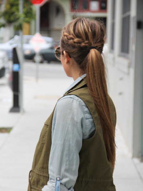 Tresses + queue de cheval = le bon mix !