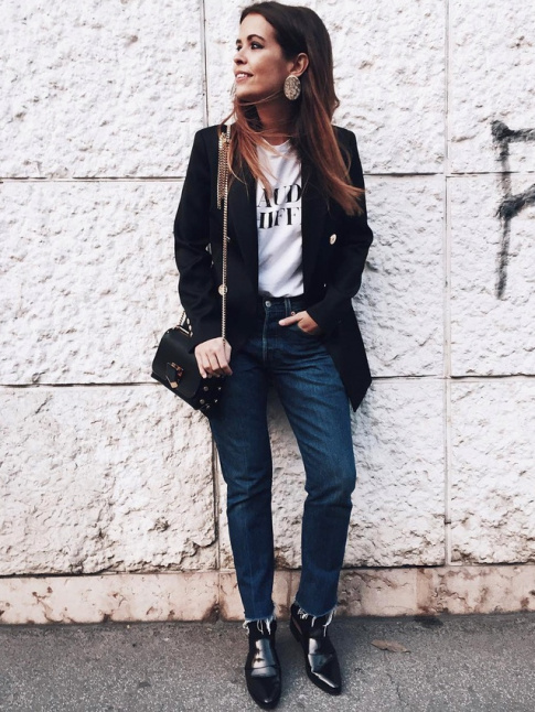 Rien de tel qu'un tee-shirt un brin dcal pour twister un look casual chic !