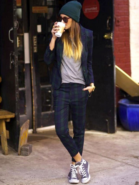 Trait en mode casual, le costume  carreaux gagne en dsirabilit