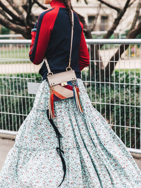 Oui au tlescopage de style entre pice sportswear et modle romantique !