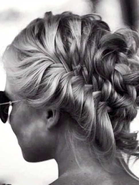 Voil le genre de coiffure que l'on aimerait savoir se faire seule devant sa glace...