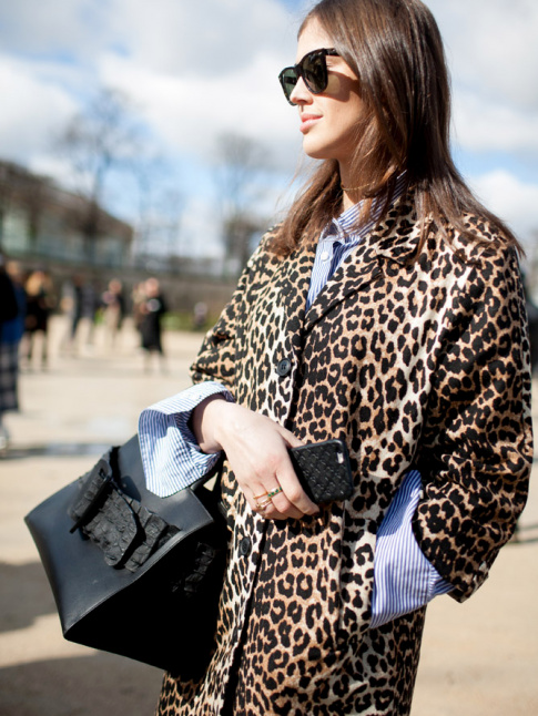 Manteau lopard + chemise raye bleu et blanc = le bon mix