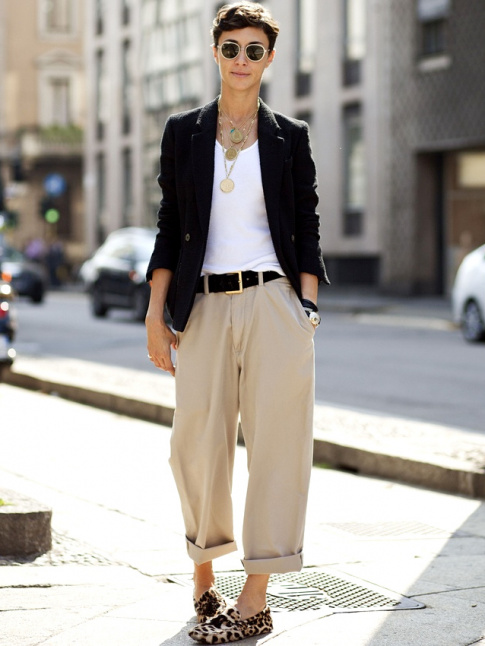 Pantalon large 7/8 camel + marcel blanc = le bon mix
