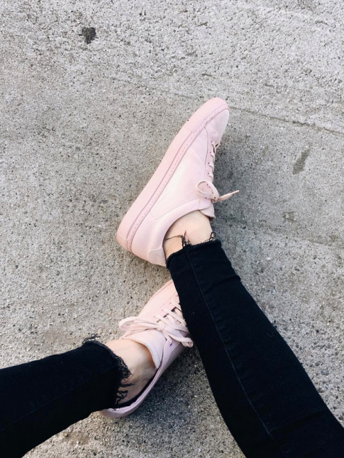 Le rose ple sied bien aux sneakers !