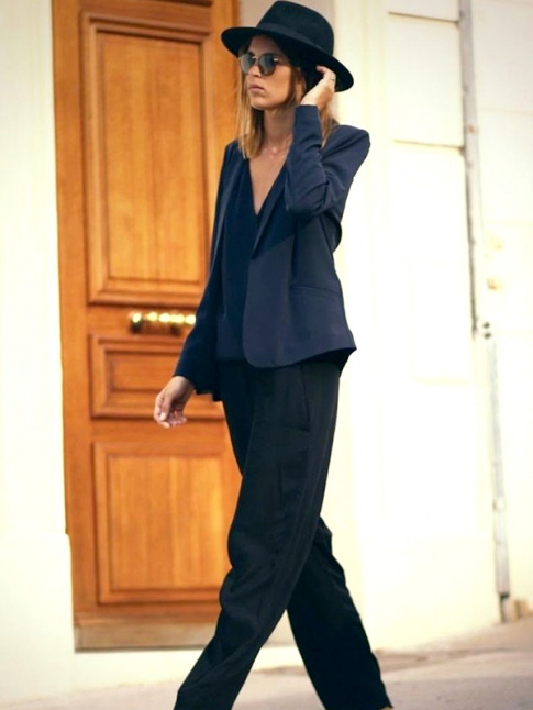 Entre fluidit et lgance casual, ce look noir et bleu a tout bon !