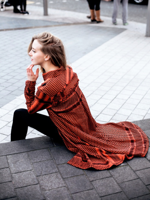 Pantalon + robe  moiti boutonne sur le devant = le bon mix