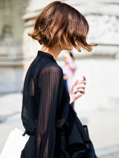 Rien de tel qu'un petit carr fluide pour rafrachir un look printanier !