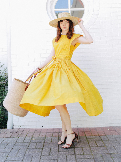 Wanted : une robe jaune qui tourne