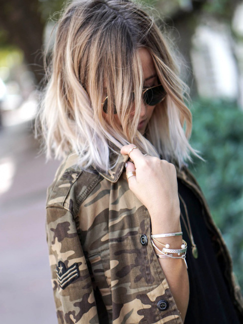Lunettes aviateurs + veste camouflage = le bon mix