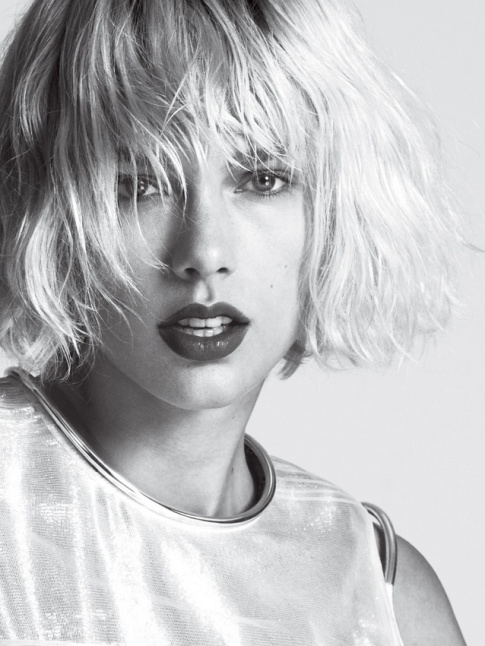 Le carr lgrement ondul sied bien  Taylor Swift !