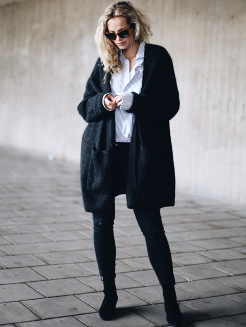 La chemise  rayures bleues, idale pour relever un total look noir !
