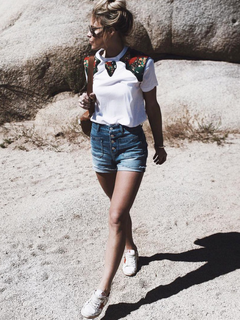 Oui au tee-shirt blanc revu et corrig en mode folk !
