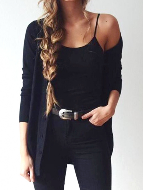 Rien de tel qu'une longue tresse floue porte sur le ct pour habiller un look monochrome !