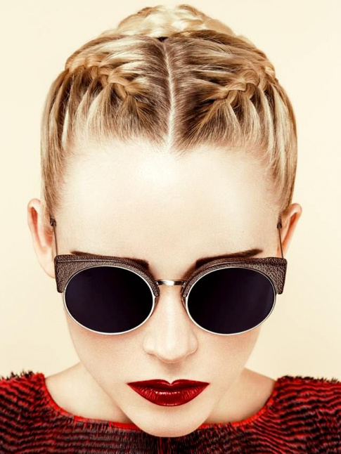 Oui  la double tresse africaine et  son ct rtro-futuriste !
