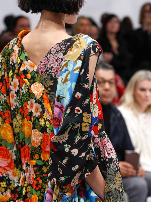 La robe fleurie revue et corrige par Balenciaga