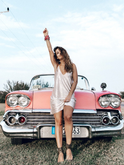 Slip dress + Cadillac rose = le bon mix