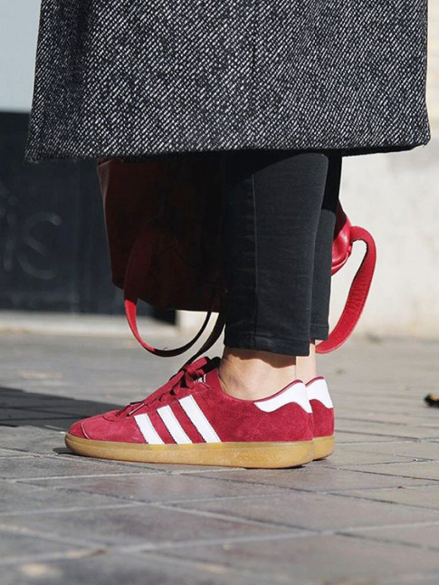 Avec leur dgaine rtro et leur coloris chaleureux, ces baskets ont tout bon !