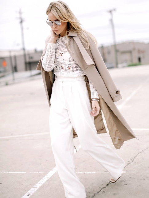 Entre ampleur virginale et taille justement haute, ce pantalon blanc a tout bon !
