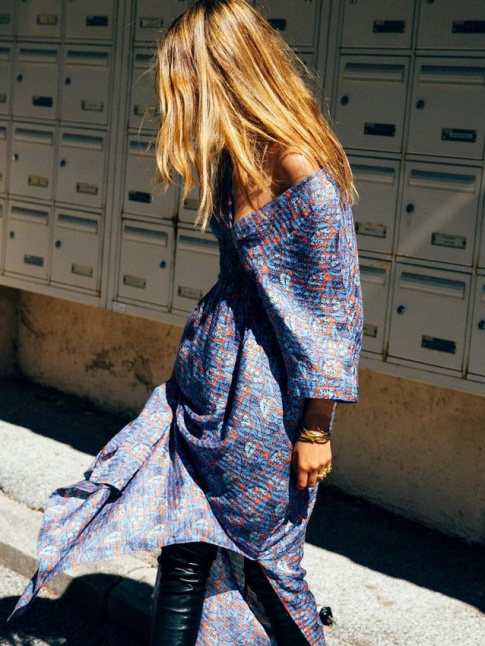 Et si on superposait slim en cuir et robe longue ultra lgre ?