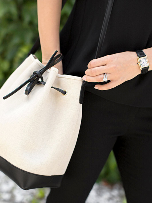 On aime quand Mansur Gavriel dcline son fameux Bucket Bag en version estivale !