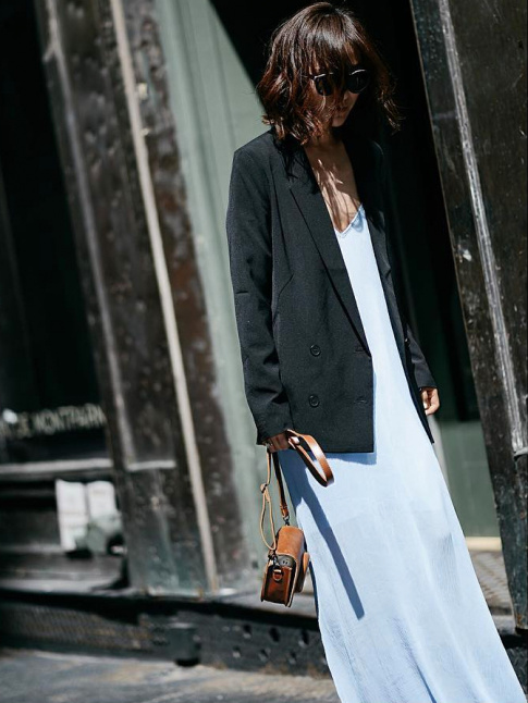Rien de tel qu'un blazer pour rchauffer une longue slip dress !