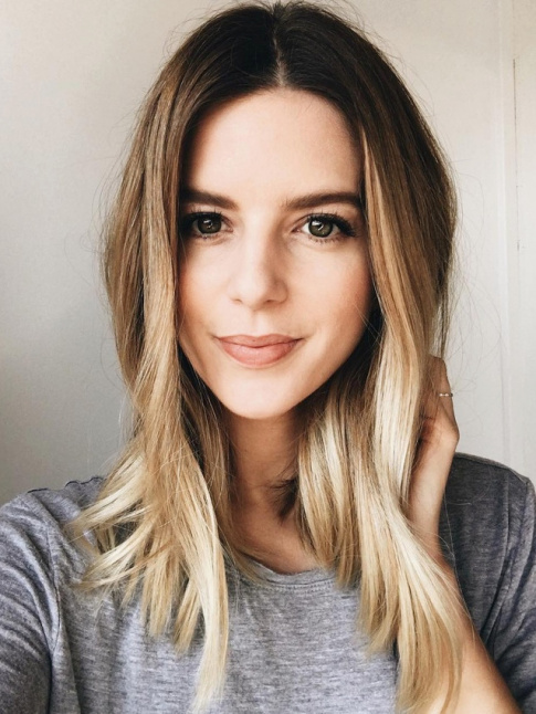 Le tie&dye capillaire, parfait pour illuminer le visage !