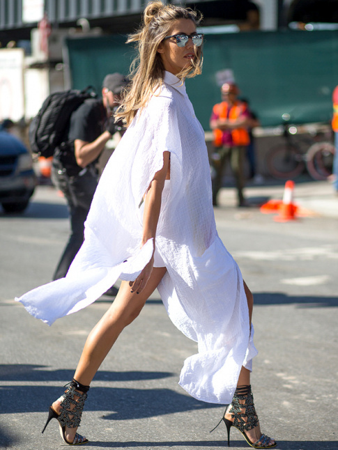 Plus la robe est ample, plus les sandales peuvent se permettre d'tre sexy