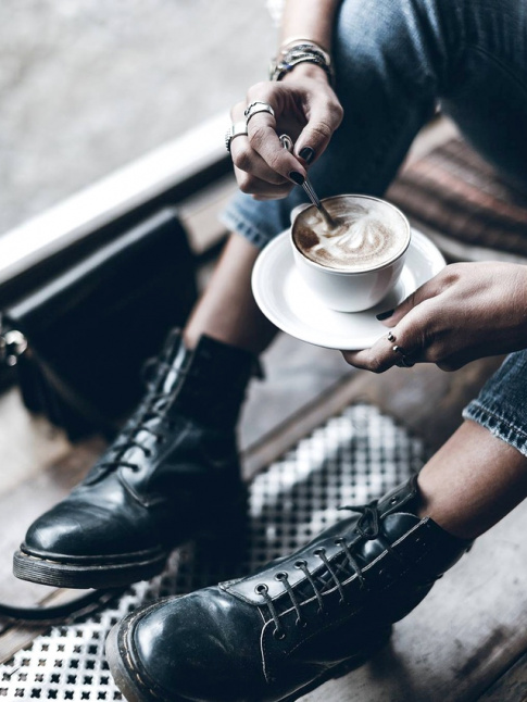 Grace  la tendance nineties, les fashionistas renouent avec les Doc Martens