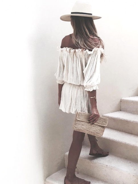 Bohme et lgre, cette petite robe semble idale pour aborder sereinement une semaine de vacances  la plage