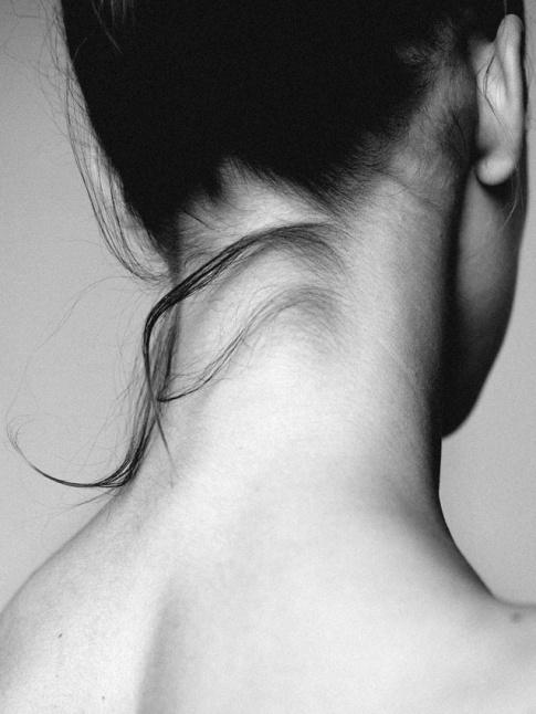 La nuque, l'une des zones les plus sensuelles du corps...