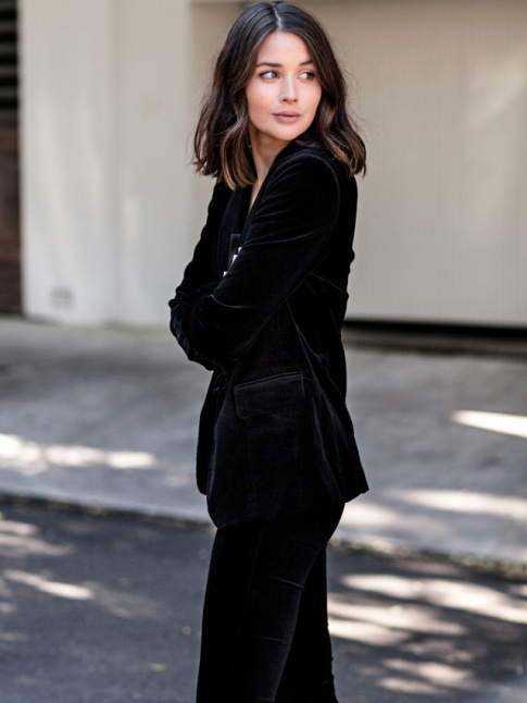 Le blazer noir, ou comment s'essayer sans risque  la tendance 