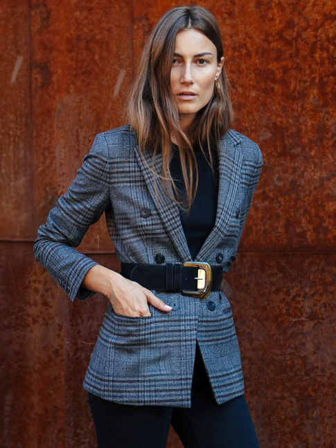 Pour fminiser nos blazers  carreaux, on n'hsite pas  les ceinturer taille haute