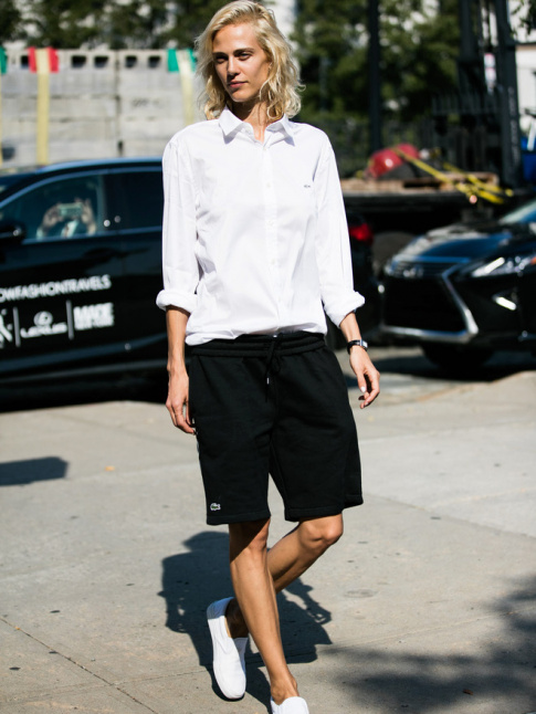 Entre dgaine tomboy, dtail sportswear et chic intemporel, Aymeline Valade a tout bon !