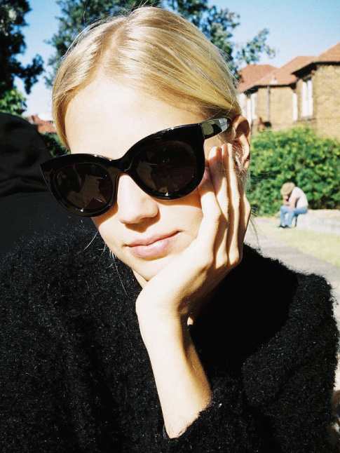 Blondeur + total look noir = le bon mix