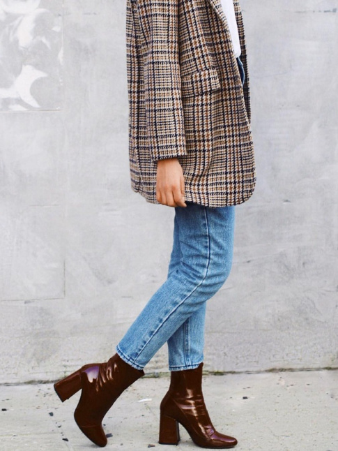 Blazer  carreaux dans les tons bleu/camel/rouille + bottines vernies bordeaux = le bon mix