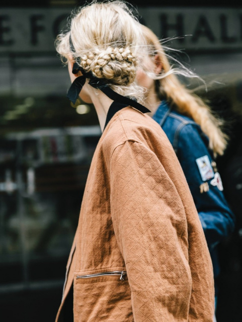 Chignon bas tress + ruban noir = le bon mix