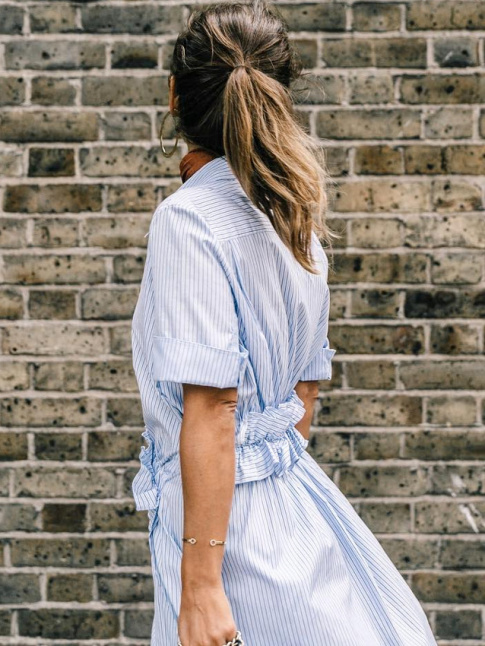 Les fameuses rayures bleues et blanches se marient particulirement bien aux robes chemises