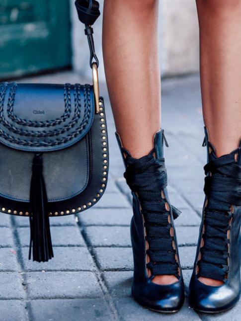 Matcher la marque de son sac avec celle de ses bottines a parfois du bon !