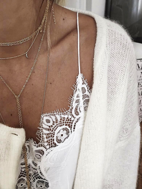 Dentelle blanche + maille blanc cass = le bon mix