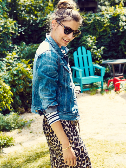 La jupe lopard n'est jamais plus  son avantage que porte en mode casual !